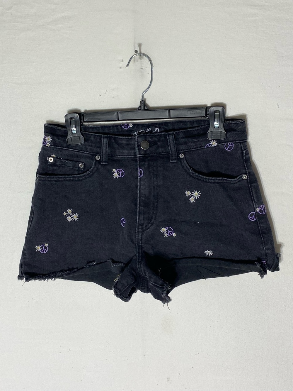Design Lab Washed Black Embroidered Daisy Peace Sign Denim Shorts 27 Festival